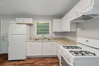 487 Oakside Dr SW in Atlanta, GA - Building Photo - Building Photo
