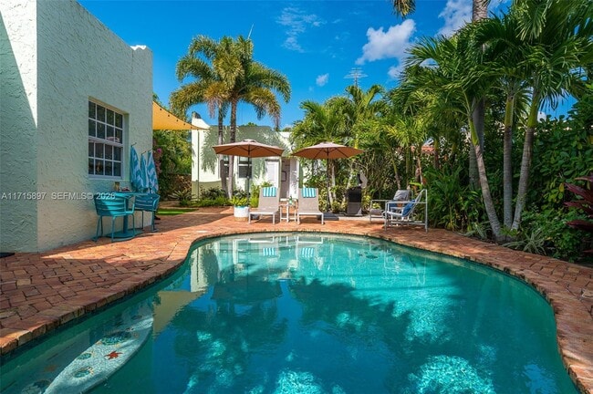 property at 822 Flamingo Dr