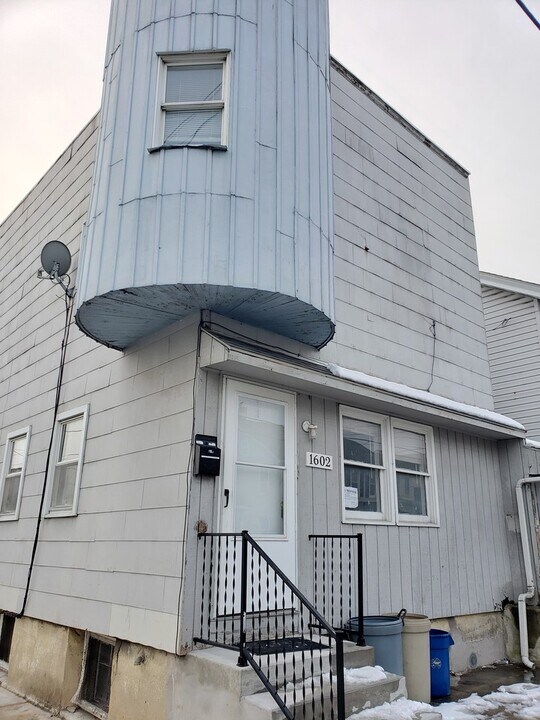 1602 Newport Ave in Northampton, PA - Building Photo