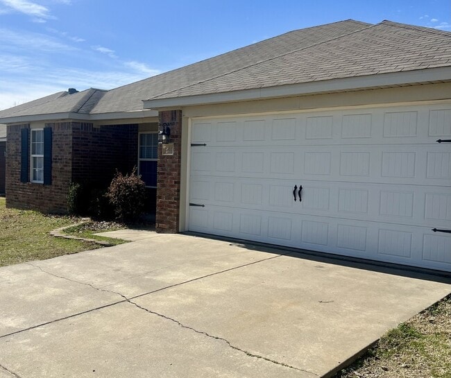 property at 1911 Willow Oak Dr