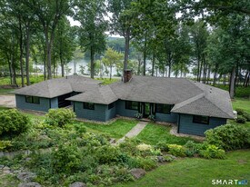 321 W Shore Rd in Washington, CT - Building Photo