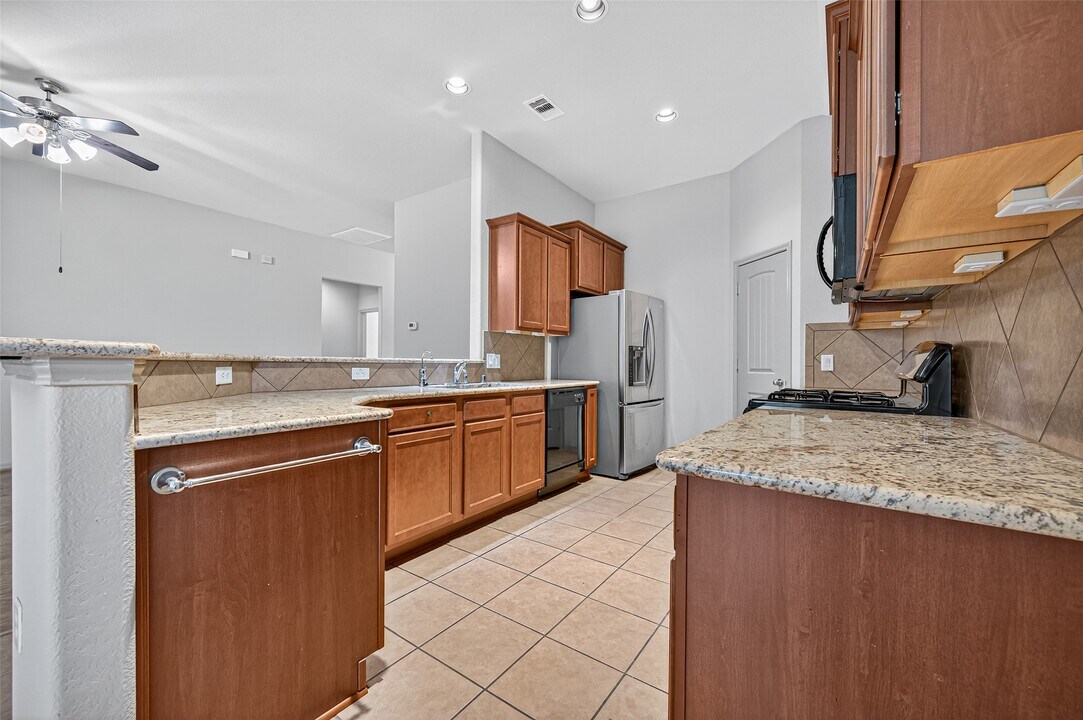 510 Carson Ridge Dr in Spring, TX - Building Photo