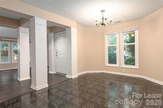 9205 Ravenwing Dr in Charlotte, NC - Building Photo - Building Photo