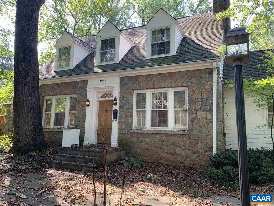 1902 Fendall Ave in Charlottesville, VA - Building Photo