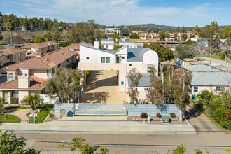 402 W Lincoln Ave in Escondido, CA - Building Photo - Building Photo