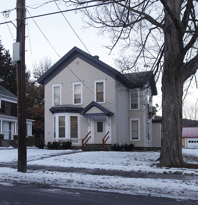 22 Maple St in Oneonta, NY - Foto de edificio - Building Photo