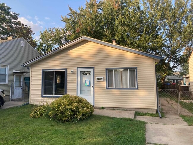 property at 1872 Keppen Blvd