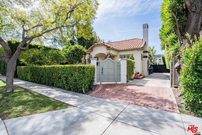 521 Westbourne Dr in West Hollywood, CA - Building Photo - Building Photo