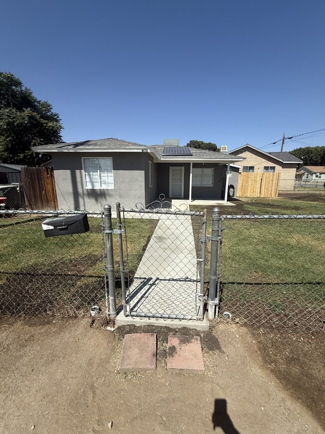 409 Plymouth Ave in Bakersfield, CA - Building Photo - Building Photo