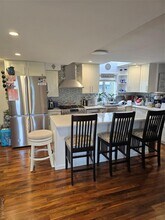 18 Julian Pl, Unit Main in Island Park, NY - Building Photo - Building Photo