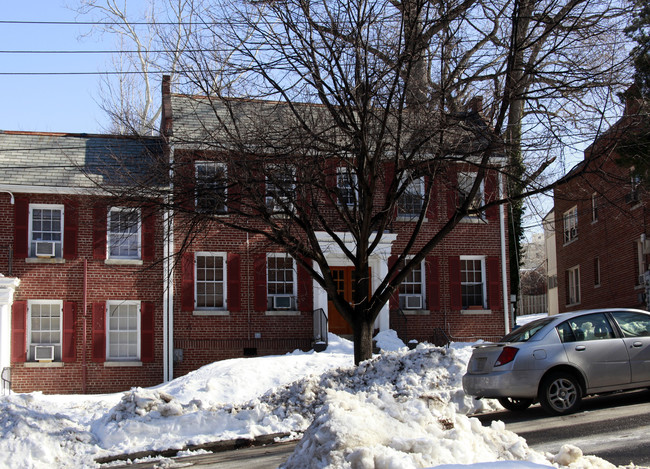 2621 39th St NW in Washington, DC - Building Photo - Building Photo