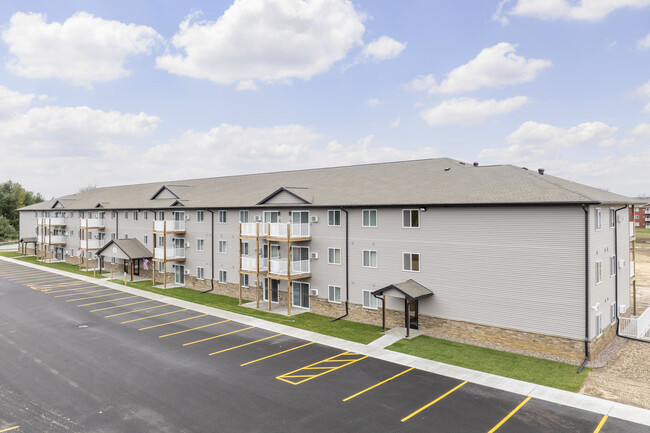 400 Slate in Tomah, WI - Foto de edificio - Building Photo