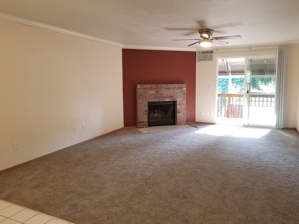12480 SW Gingham Ln, Unit D - Upstairs in Beaverton, OR - Foto de edificio