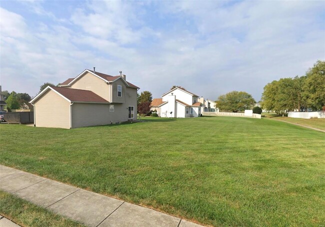 2021 Killarney Dr in Belleville, IL - Building Photo - Building Photo