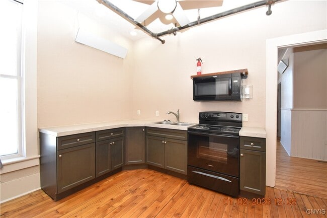 170 Court St in Watertown, NY - Foto de edificio - Building Photo