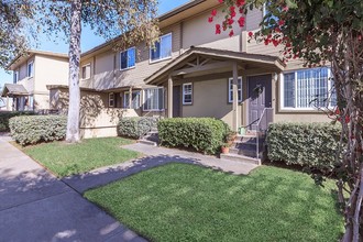 Imperial Beach Gardens in Imperial Beach, CA - Foto de edificio - Building Photo