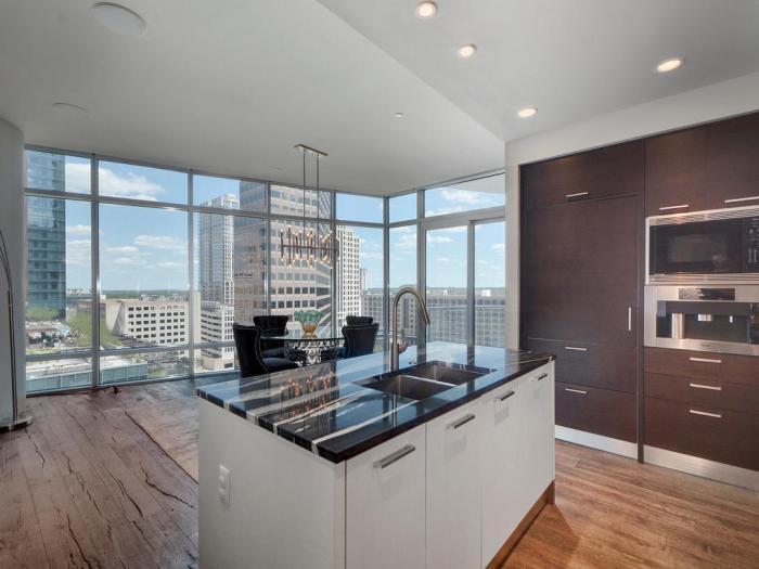 200 Congress Ave-Unit -12F in Austin, TX - Building Photo