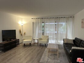 11750 W Sunset Blvd in Los Angeles, CA - Building Photo