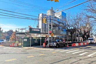 12-20 Astoria Blvd in Astoria, NY - Foto de edificio - Building Photo