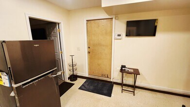 240 Clinton Pl in Newark, NJ - Building Photo - Building Photo