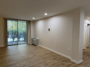 7505 Democracy Blvd, Unit 125 in Bethesda, MD - Foto de edificio - Building Photo