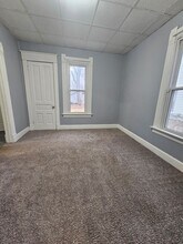 1912 Dixwell St in Davenport, IA - Building Photo - Building Photo