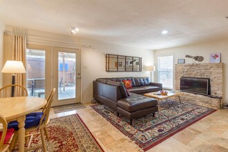 2011 Meadowridge Dr in Austin, TX - Building Photo - Building Photo