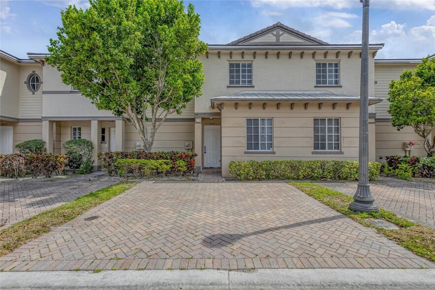 2037 Nassau Dr in West Palm Beach, FL - Foto de edificio