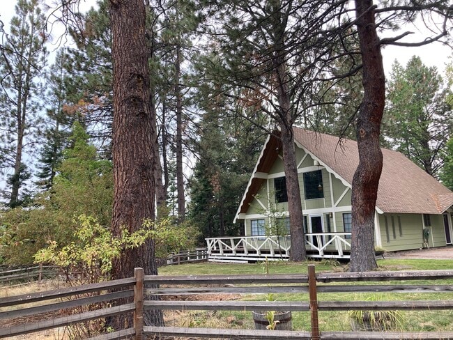 18710 Choctaw Rd in Bend, OR - Foto de edificio - Building Photo