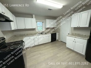 351 Lawrence Rd in Jackson, MS - Building Photo - Building Photo