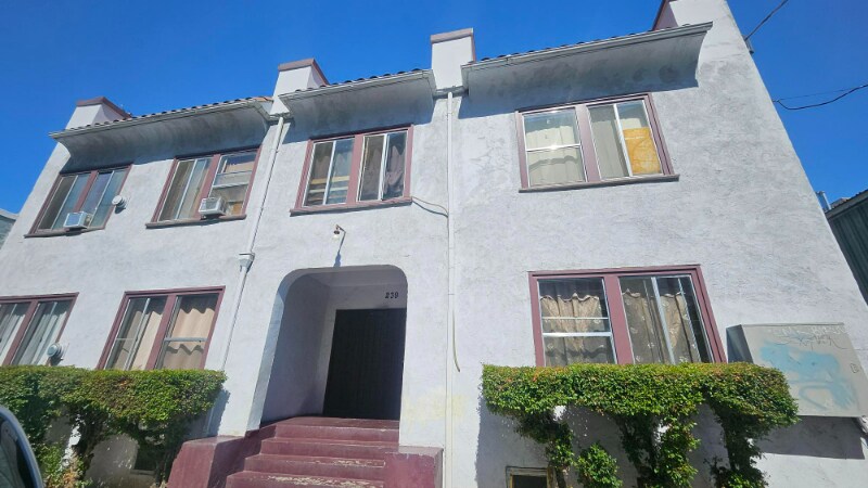 239 W 25th St in Los Angeles, CA - Building Photo