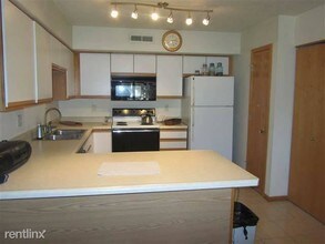 2262 Holiday Rd-Unit -# 1 in Coralville, IA - Building Photo - Building Photo