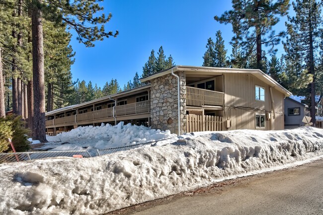 3546 Spruce Ave in South Lake Tahoe, CA - Building Photo - Building Photo