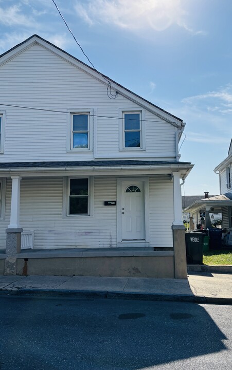 704 Locust St in Lebanon, PA - Building Photo