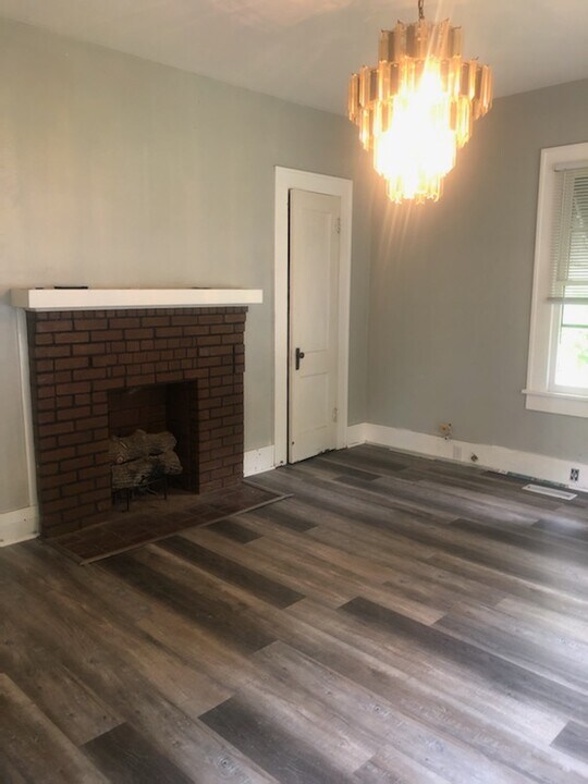 230 Linden St in Jackson, TN - Building Photo