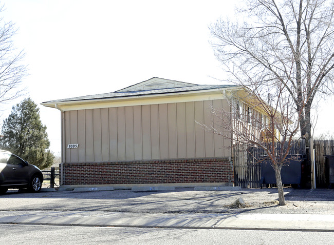 7095 Alegre Cir in Fountain, CO - Foto de edificio - Building Photo