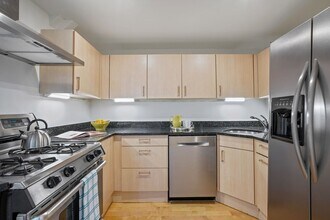 298 Marlborough St, Unit 1 in Boston, MA - Building Photo - Building Photo