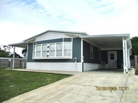 1925 Woodcrest Dr in Ormond Beach, FL - Building Photo