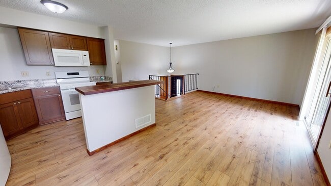 2101 Bradley St in St. Paul, MN - Building Photo - Building Photo