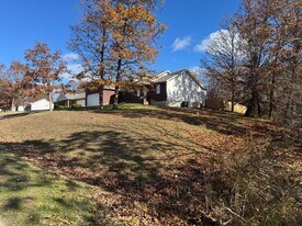 21146 Larson Rd in Waynesville, MO - Building Photo