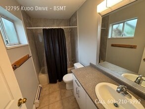 32795 Kudo Dr in Mission, BC - Building Photo - Building Photo