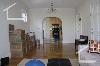 48 Atherton Rd in Brookline, MA - Foto de edificio - Building Photo