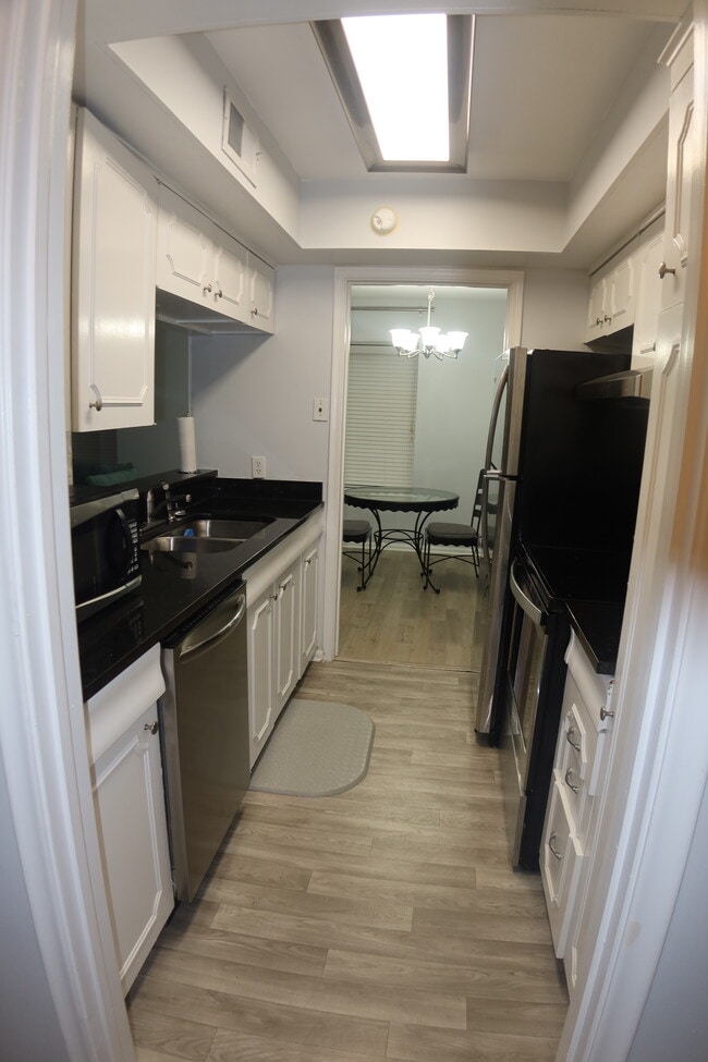 3730 Fairfield Ave, Unit 233 in Shreveport, LA - Foto de edificio - Building Photo