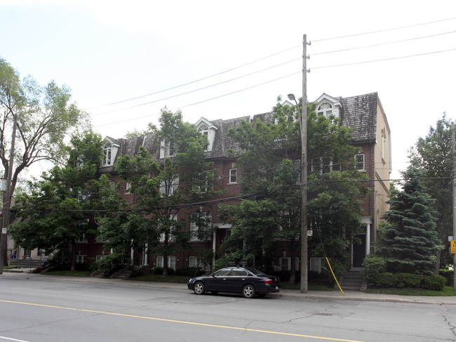 269-279 Eglinton Ave E