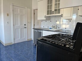 15 Clarence St, Unit 3 in Everett, MA - Building Photo