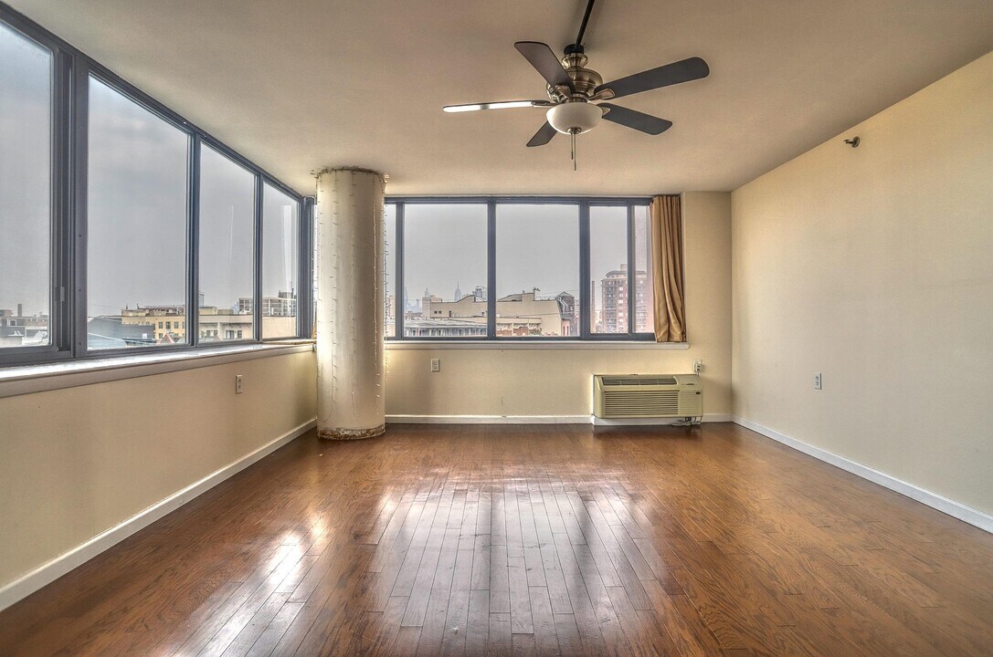 551 Observer Hwy in Hoboken, NJ - Building Photo