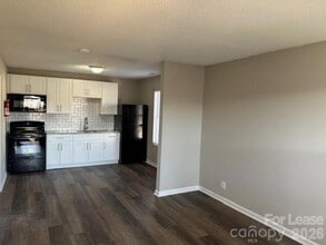 304 Hoskins Mill Ln in Charlotte, NC - Building Photo - Building Photo