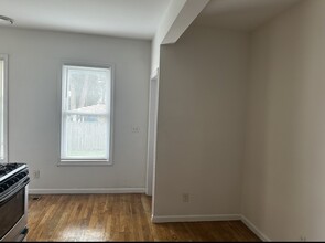 159 Black Rock Ave, Unit 1 in Bridgeport, CT - Foto de edificio - Building Photo