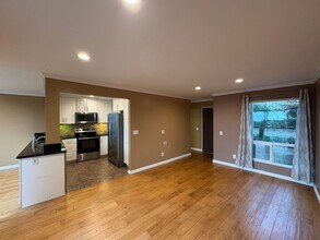 918 Caminito Estrada in Carlsbad, CA - Building Photo - Building Photo