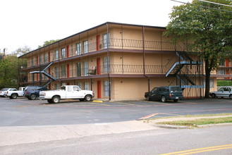 Crescent Ridge Apartments in Irving, TX - Building Photo - Building Photo